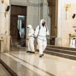 Tareas de sanitización en el santuario Medalla Milagrosa de Parque Chacabuco
