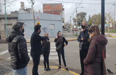 Bullrich, funcionaros y comuneros visitan lugares de la comuna 8
