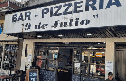 Reabrió el Bar 9 de Julio de Mataderos