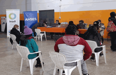 Operativo del ANSES y el INADI en el club San Martin de Liniers