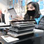 Flores: Clausuraron dos locales donde vendían celulares robados