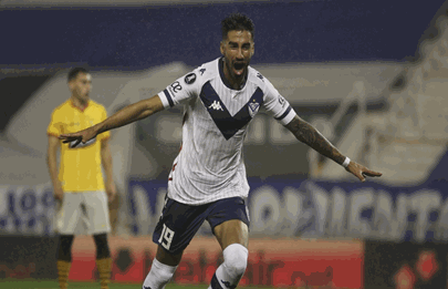 Vélez le ganó a Barcelona y va en búsqueda de los cuartos de final