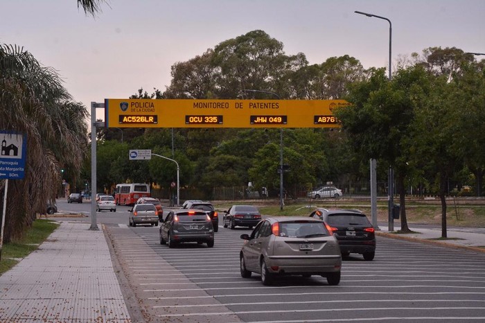 Ciudad afirma que con anillos digitales como el de avenida Balbín, bajó fuertemente el robo de autos