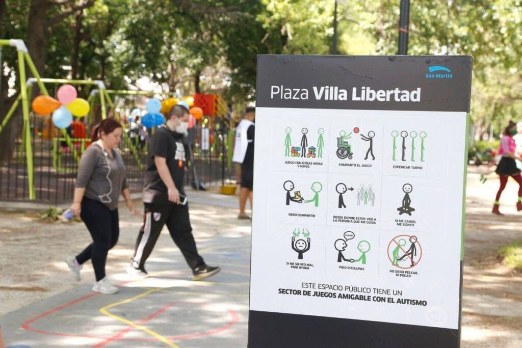 Piden garantizar instalaciones adaptadas a niños con autismo en las plazas de la Ciudad
