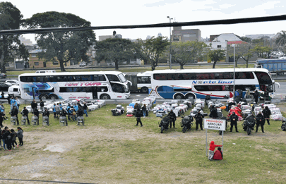 Desbaratan operación de dos ómnibus de contrabandistas en Mataderos