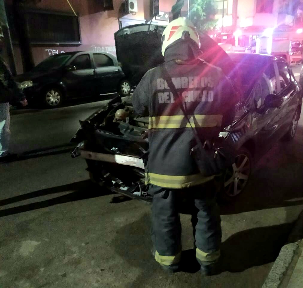 Choque entre dos autos en Venezuela y Sarandí: un herido derivado al Ramos Mejía