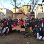 Tensión en el Barrio 31: más de 100 familias resisten el desalojo ante la presencia de policías y topadoras