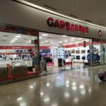 Pese a la crisis en la empresa, continúa abierto el Garbarino del Dot Baires