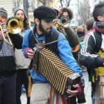 Artistas callejeros rechazan pedir permiso en las 15 Comunas: “Atenta contra la itinerancia”