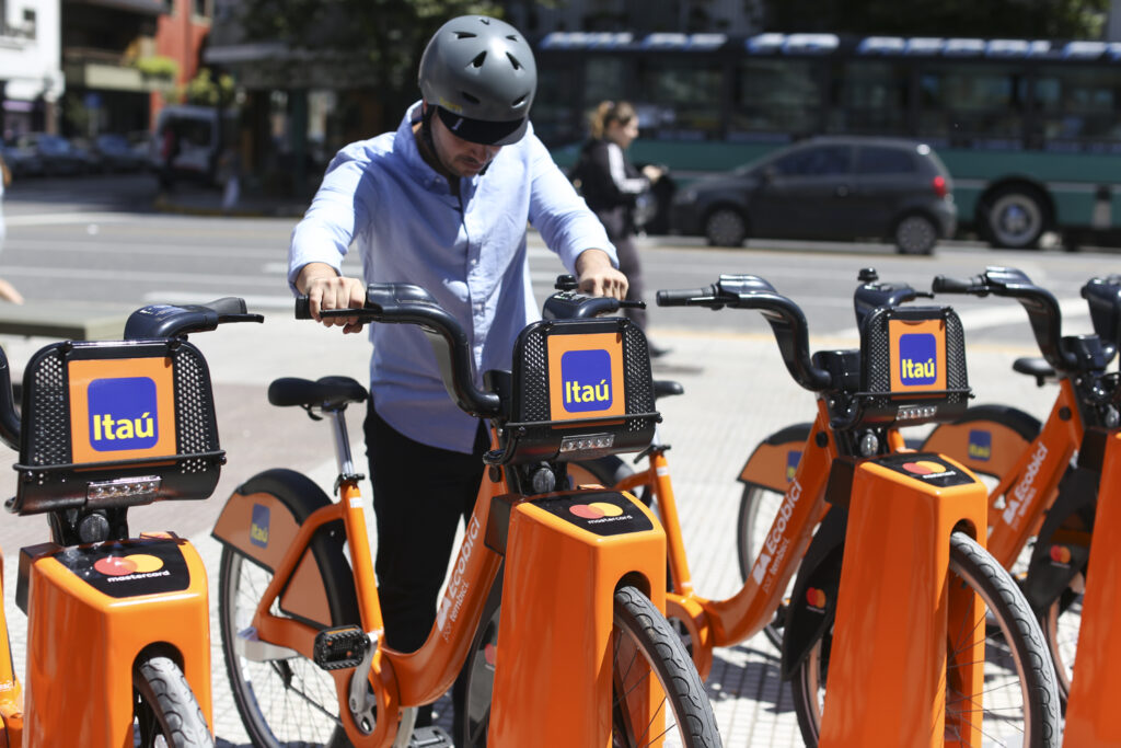 Ecobici reabre 20 estaciones, incorpora 300 bicicletas y habilita el uso del sistema con QR