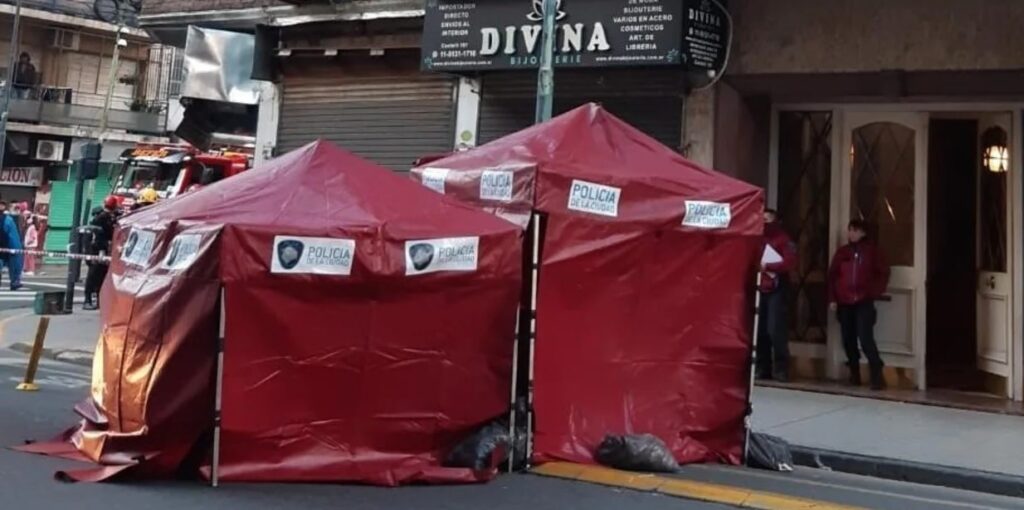 Balvanera: una mujer y sus dos hijos murieron al caer de una terraza e investigan si se trató de un suicidio