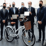 Inauguran fábrica de bicicletas eléctricas en Parque Patricios
