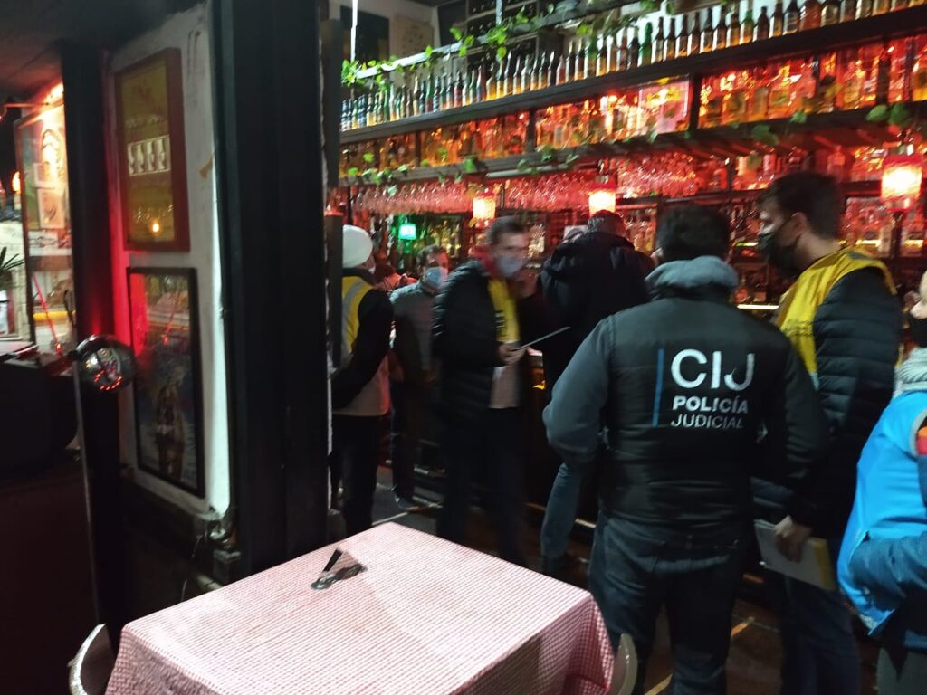 Desbaratan dos fiestas clandestinas en Villa Crespo y clausuran bares en Palermo tras inspecciones