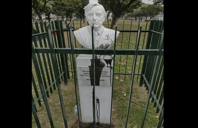Vandalizaron busto de Nestor Kirchner en Soldati