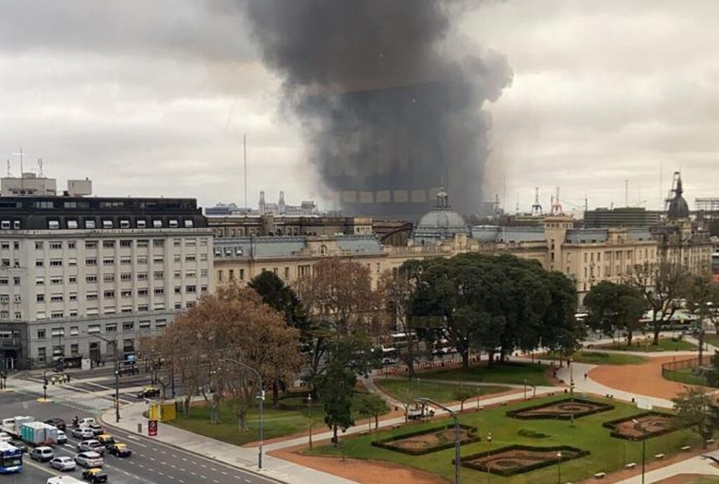 Se pinchó una caldera en la zona portuaria y generó una densa nube de humo que se vio en distintos barrios