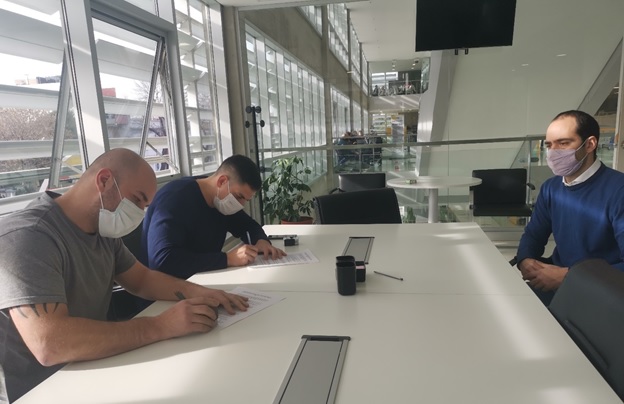 La Comuna 12 firmó un acuerdo con Regomax para reciclar neumáticos fuera de uso