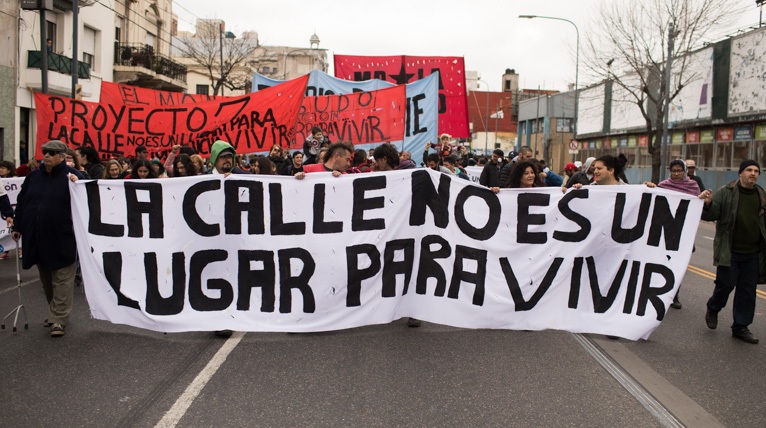 Convocan a un “colchonazo” frente al Congreso por la Ley para gente sin techo