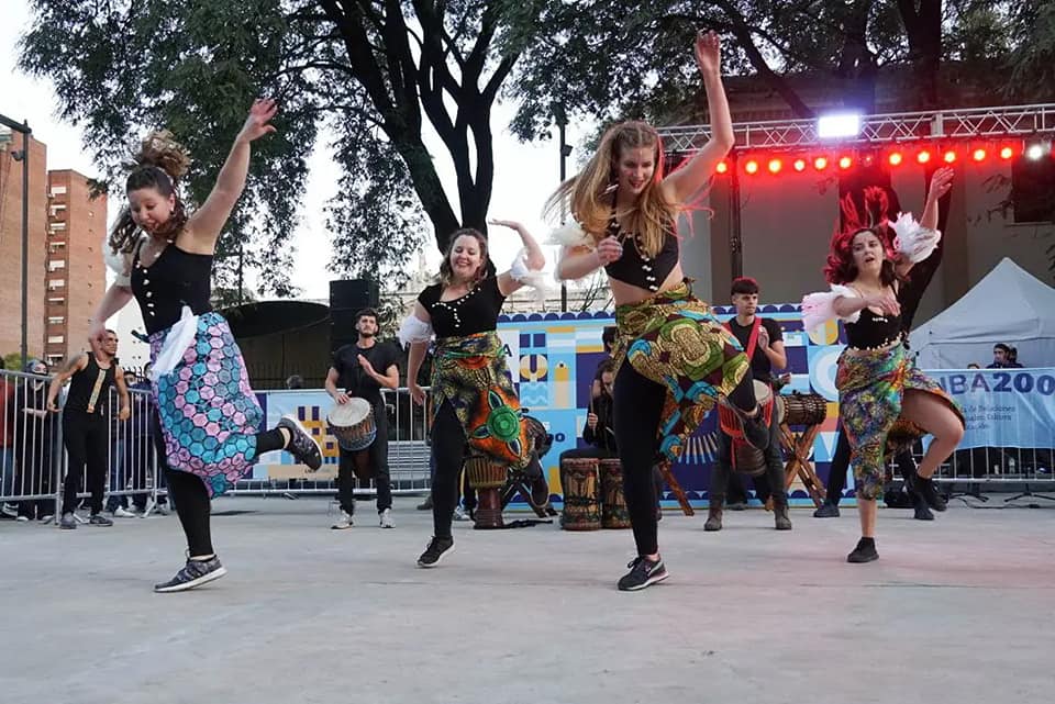 El Centro Cultural Rojas de Balvanera programó los festejos por los 200 años de la UBA en Plaza Houssay