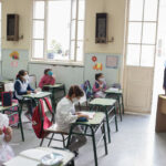 Rehabilitan los comedores y regresan a las escuelas porteñas 290 mil alumnos del nivel primario