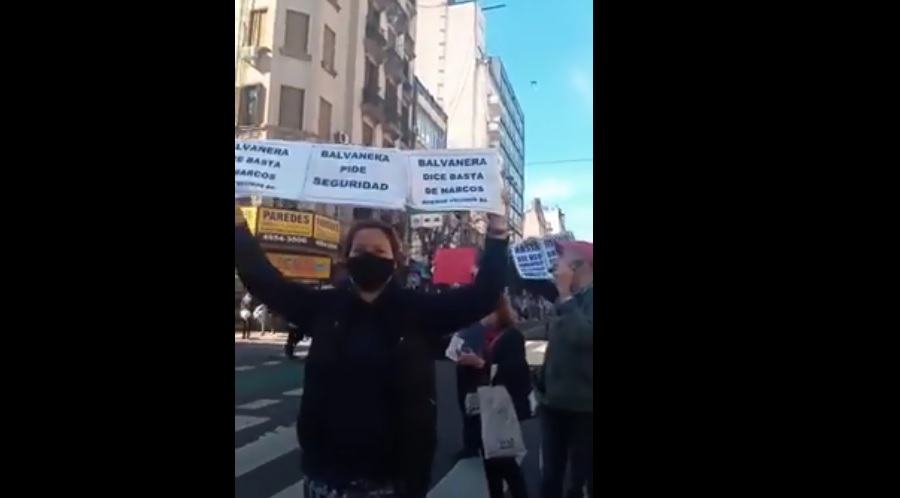 Vecinos protestaron en Corrientes y Larrea para exigir más seguridad