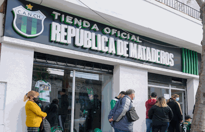 Nueva Chicago inauguró tienda en el corazón de Mataderos