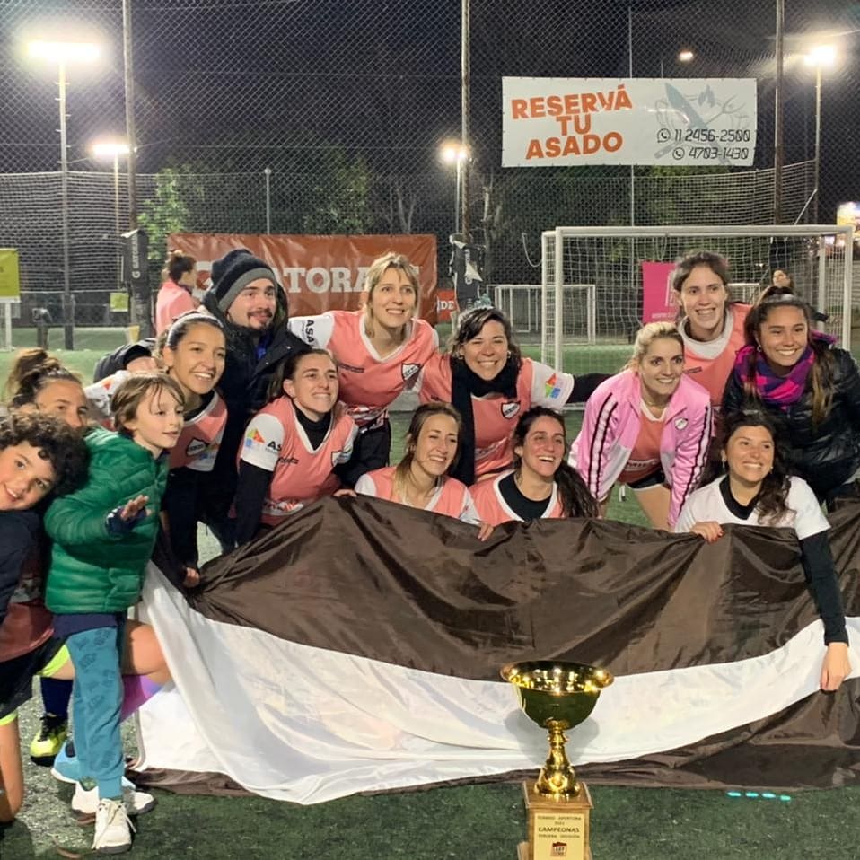 El fútbol femenino de Juventud de Saavedra logró su primer campeonato