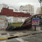 Por el mal tiempo, cayeron árboles y se volaron cartelones en distintos barrios porteños