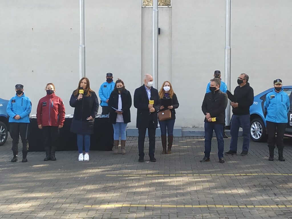 En Saavedra, Rodríguez Larreta y Vidal devolvieron celulares robados a sus legítimos dueños