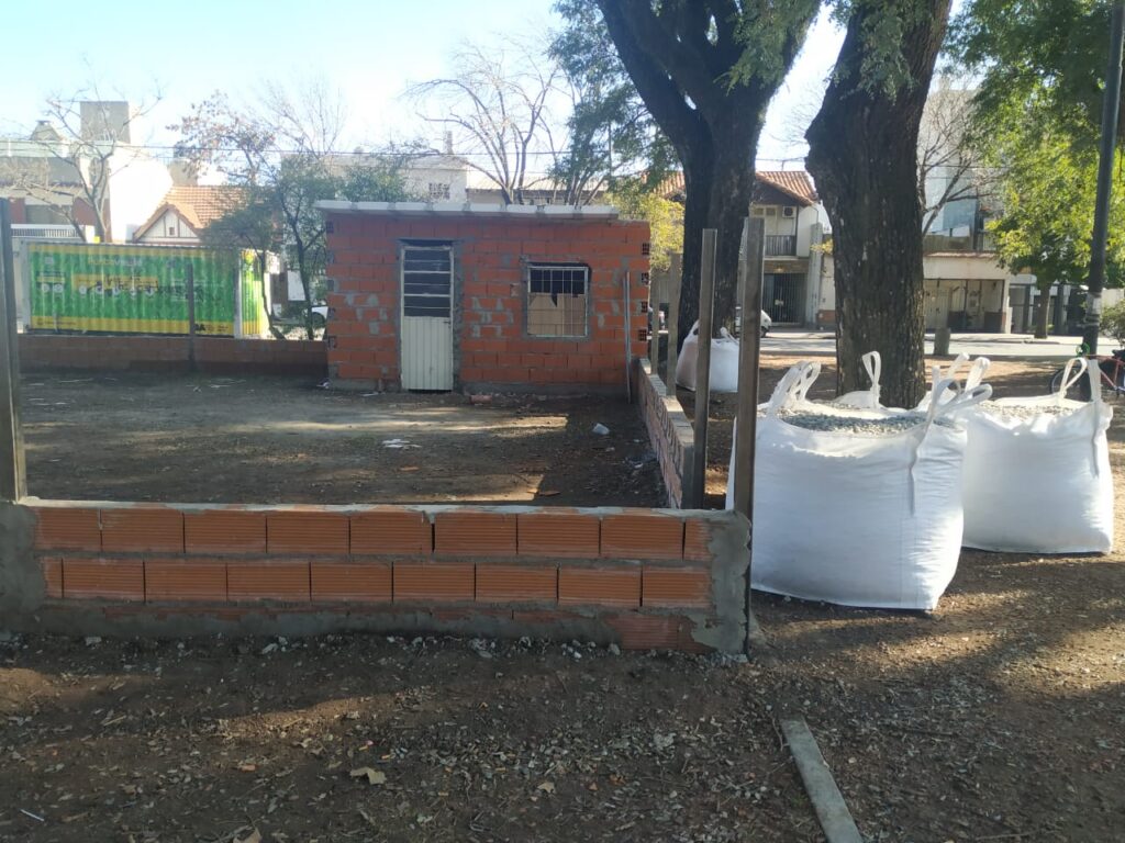 Empezó la obra para instalar una calesita en la Plaza Alberdi