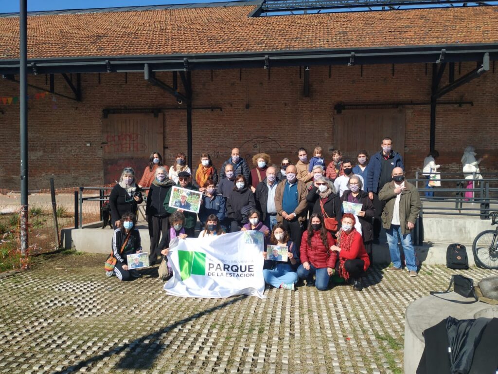 Emotivo homenaje de vecinos a Rubén Bassignana en el Parque de la Estación: “Presente, ahora y siempre”