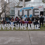 Clase pública contra la presencialidad sin cuidados frente a la Jefatura de Gobierno