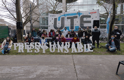 Clase pública contra la presencialidad sin cuidados frente a la Jefatura de Gobierno