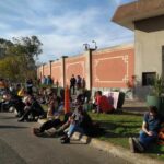 Cientos de personas protestaron contra el acuerdo porcino frente a la Embajada de China en Saavedra
