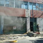 Se incendió un depósito en Barracas, evacuaron casas linderas y el humo se vio a varias cuadras de distancia