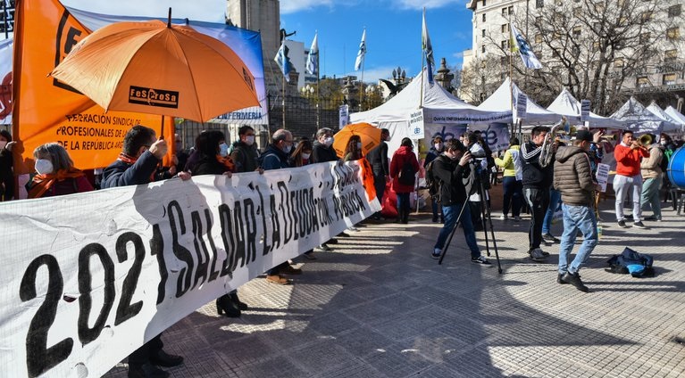 Trabajadores de la salud instalaron una carpa frente al Congreso