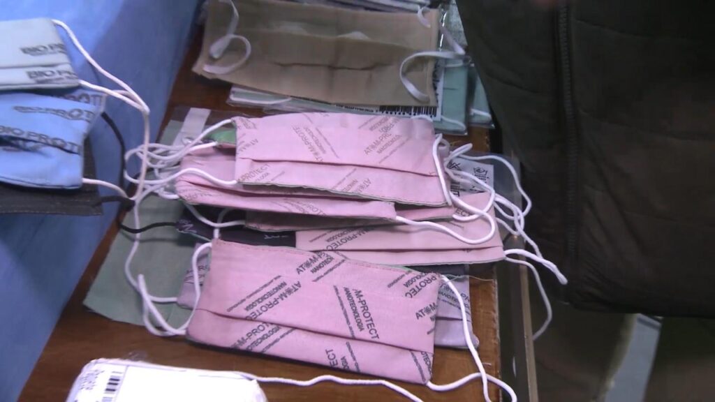 Ocho detenidos por fabricar “Barbijos del Conicet” falsos en talleres clandestinos de Parque Avellaneda