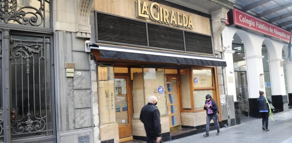 Anuncian la reapertura del Bar Notable La Giralda