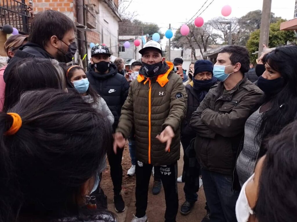 Leandro Santoro visitó el barrio de Saavedra y diálogo con vecinos del Barrio Mitre