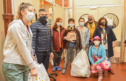 Ministros entregaron regalos en el Hospital Garrahan en el Día de las Infancias