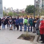 Estudiantes y vecinos plantaron un timbó en la Plaza Manzana 66