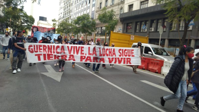 Desalojados de Guernica y familias sin techo marcharon en el microcentro por soluciones habitacionales