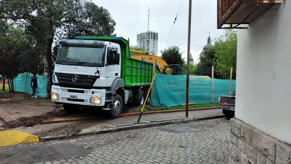 Vecinos de Floresta rechazan la construcción de una cancha en la Plaza Ramón Falcón