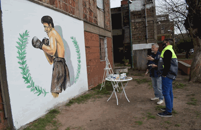 Mural homenaje a Justo Suarez en su barrio de Mataderos
