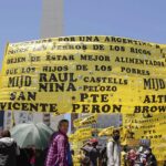 Movimientos sociales cortan la 9 de Julio frente al Obelisco y ante el Ministerio de Desarrollo Social