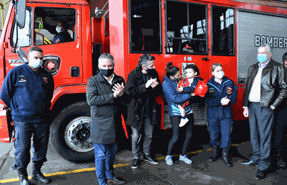 Reconocimiento a Bomberos de la Ciudad que salvaron la vida de un niño de 2 años