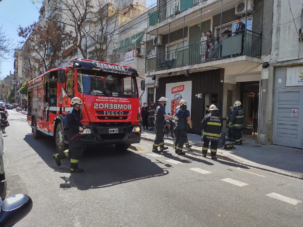 Se derrumbó un depósito de telas en Ecuador al 600: no hay heridos