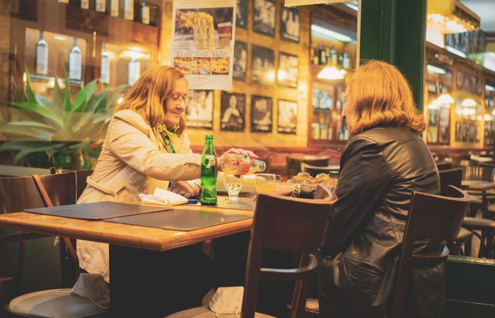 Locales gastronómicos del Centro ofrecen descuentos a personas mayores para impulsar su revinculación social