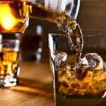 Constitución: gastó casi $300.000 en botellas de whisky y la detuvieron por pagar con una tarjeta robada