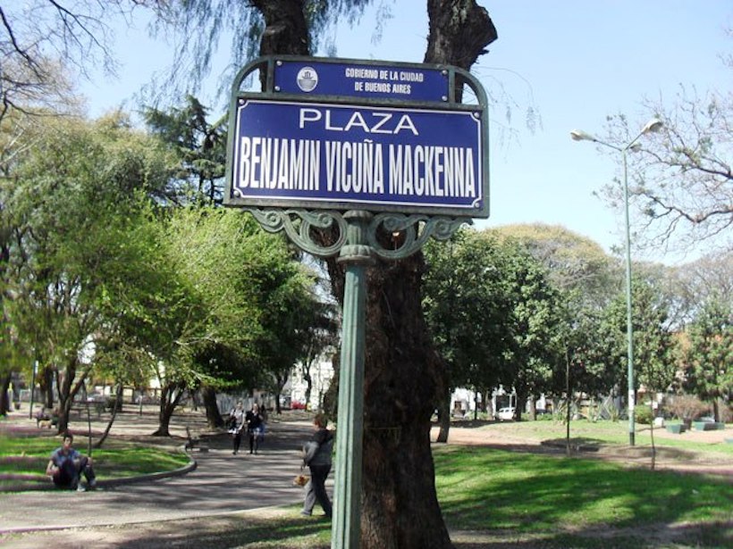 En base a reclamos de vecinos, el legislador Abrevaya propone instalar un canil en Plaza Mackenna