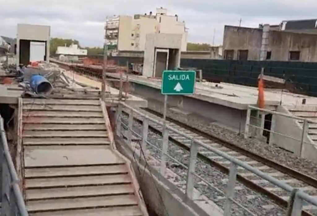 Viaducto San Martín: banderazo de vecinos para que Ciudad termine las estaciones Villa Crespo y La Paternal